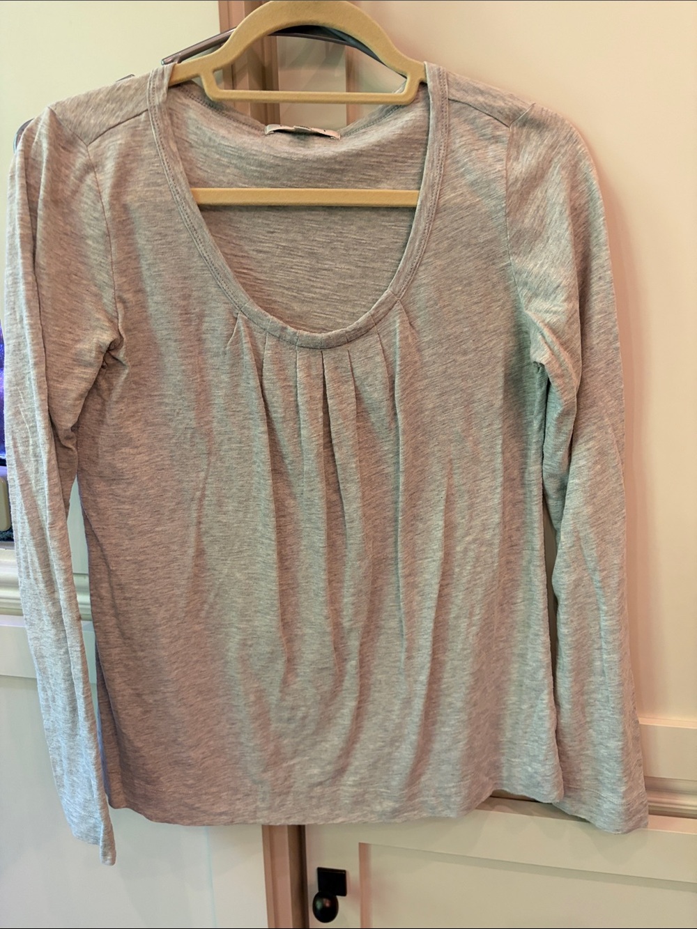 CAbi Light Gray Scoop-Neck Long Sleeve Top #674